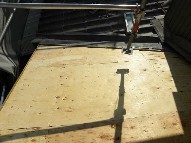 野地板を設置した屋根